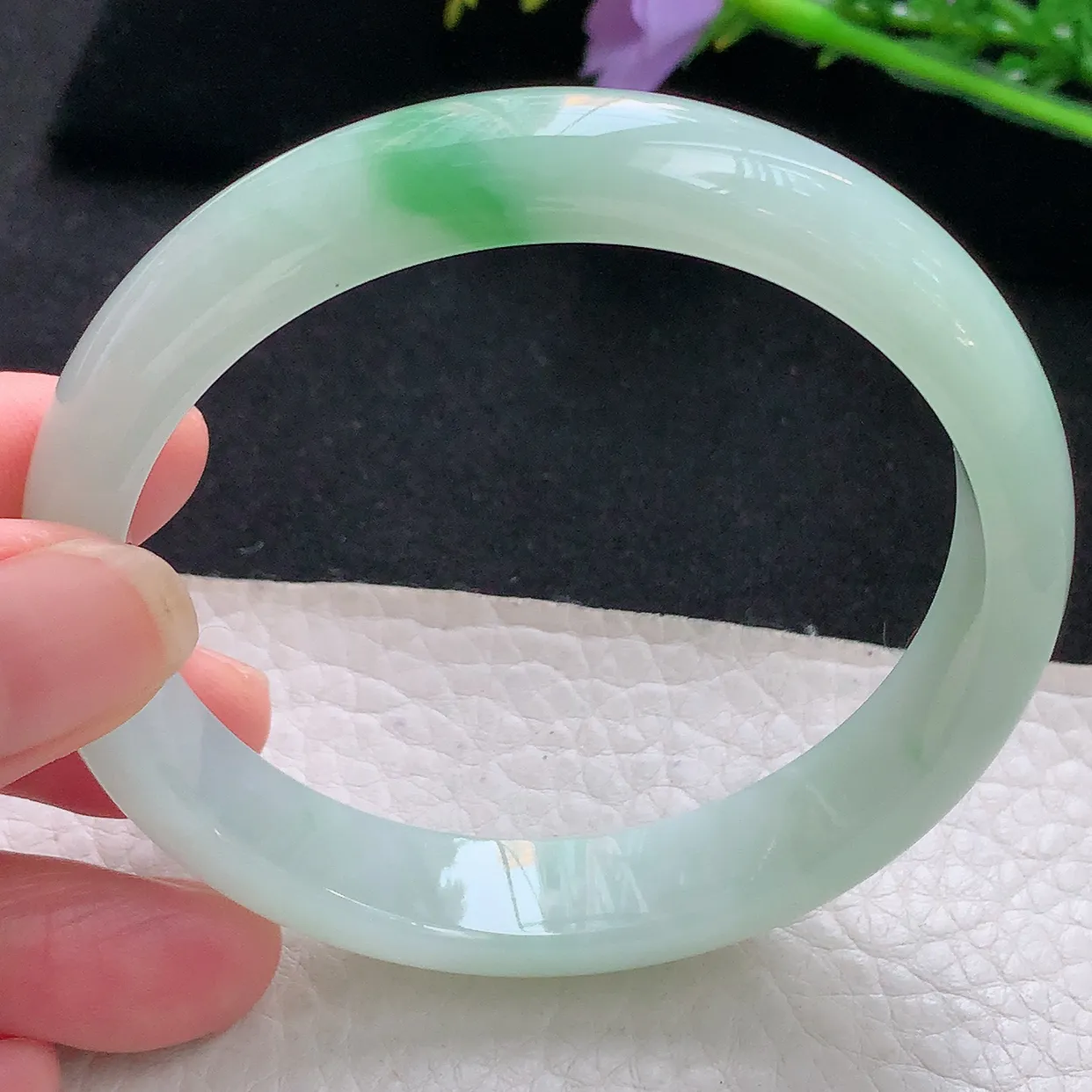 jm自然光59*12*6.8平安镯 天然缅甸翡翠飘绿秀气正圈珠宝玉手镯 美人镯