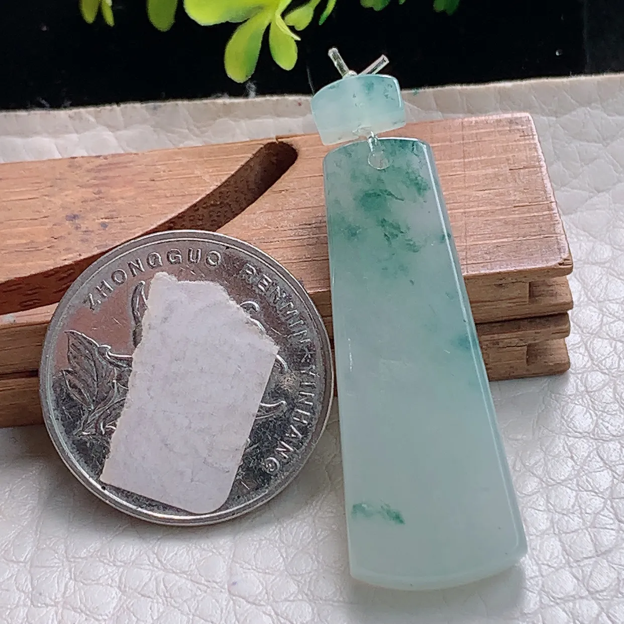 lz自然光38*14.3*4.6天然缅甸翡翠冰飘花秀气无事牌 素面牌玉吊坠