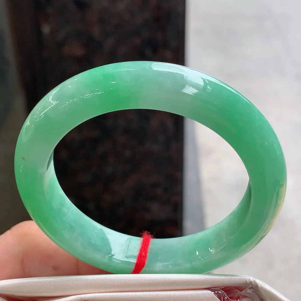 正圈满色翠绿 无瑕 尺寸:55.4/11.8/9.5 色好