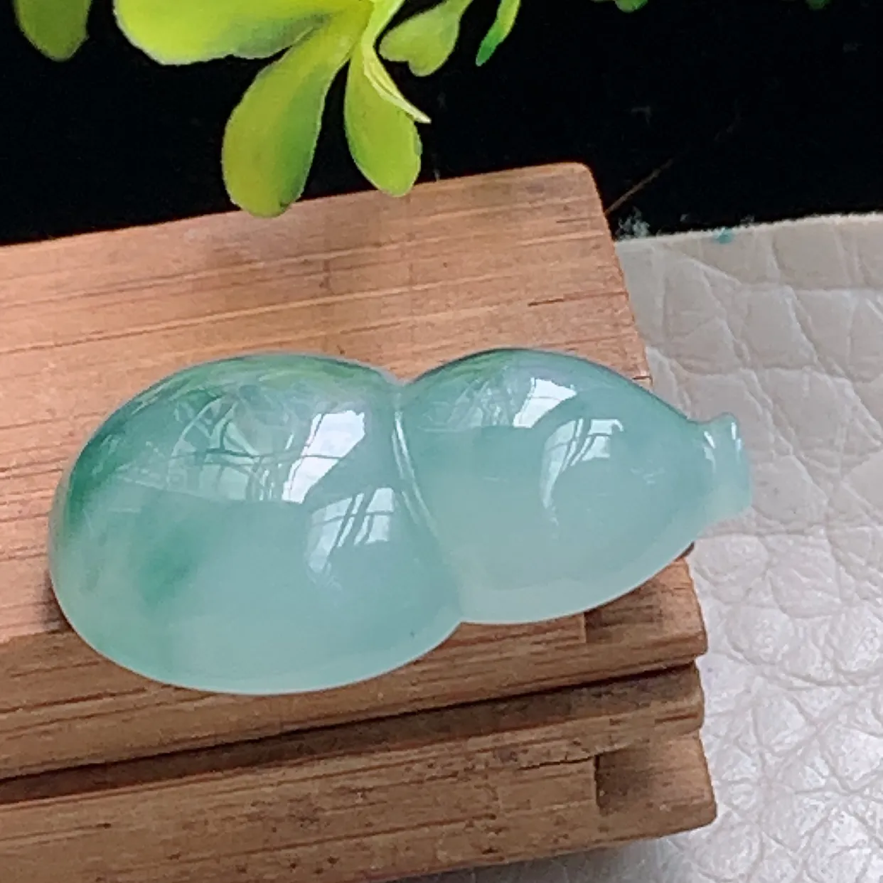 lz自然光22.8*14.6*6天然缅甸翡翠冰飘花饱满葫芦 玉葫芦玉吊坠