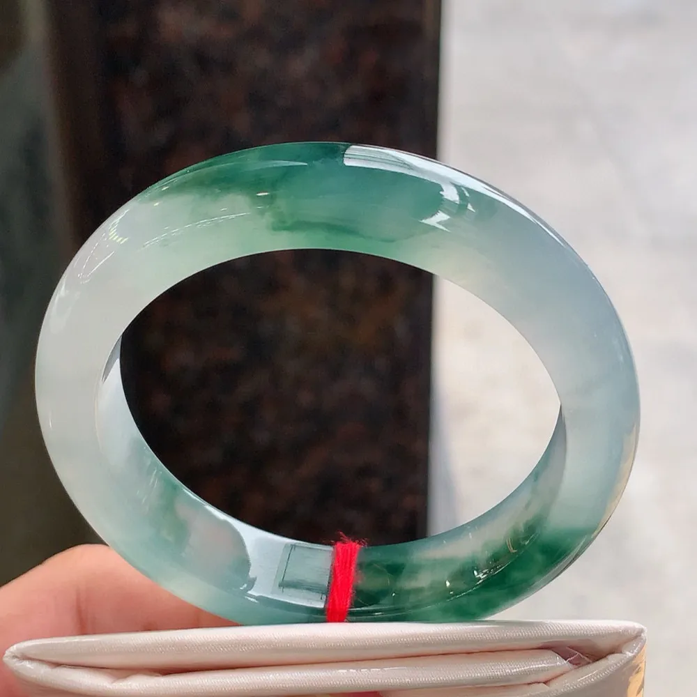 正圈高冰飘花 无瑕 尺寸:55.1/12.7/8.7 花美 种水好