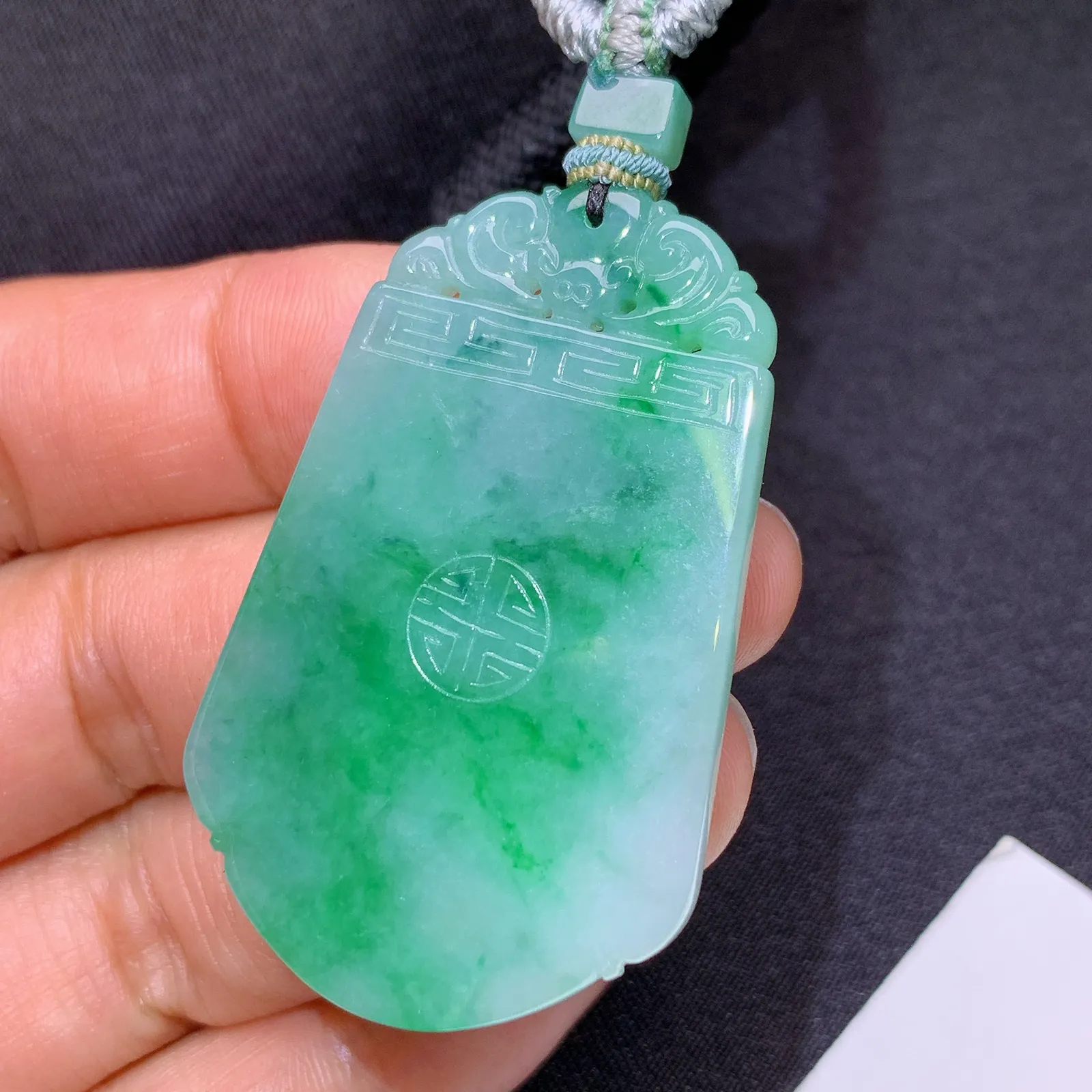 飘绿无事牌，冰润色阳，厚装种老，种水足 尺寸45.2*28.6*3.9