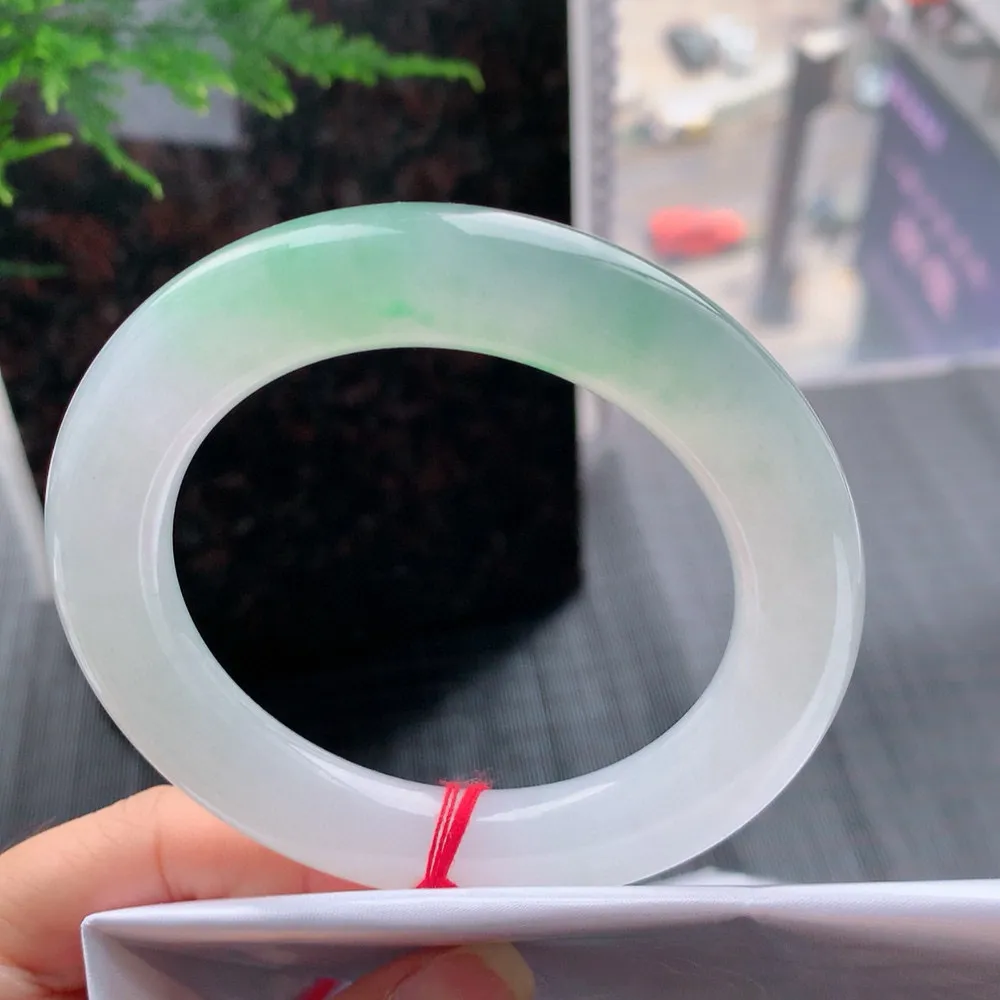 圆条高冰阳绿 无瑕 尺寸:58.7/12.7 种色俱佳