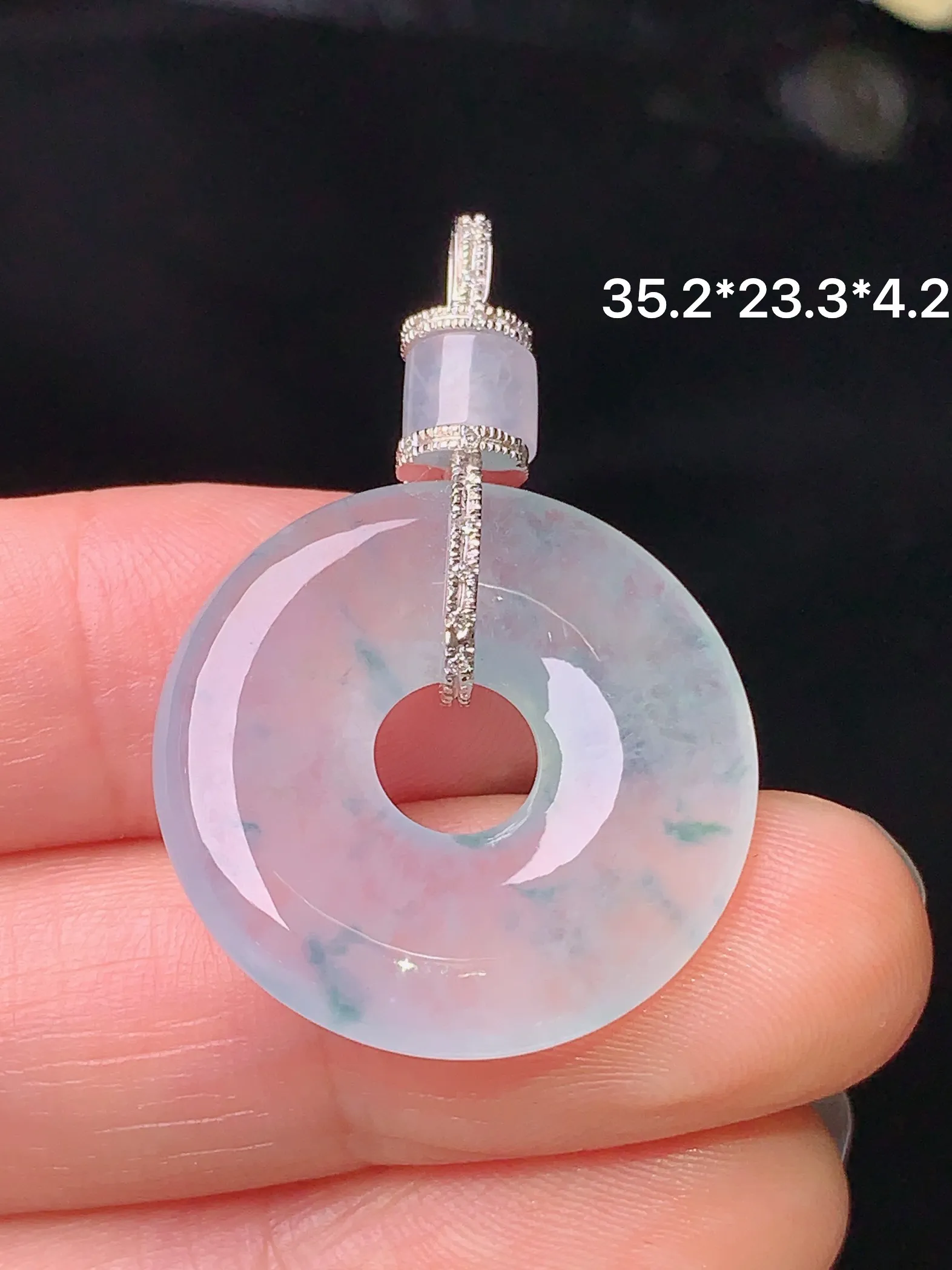 18k金钻镶嵌冰种平安环吊坠 玉质细腻 水润亮眼 色泽艳丽 整体尺寸35.2*23.3*4.2