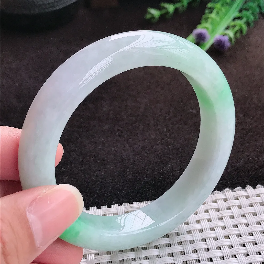 自然光55.5/12.5/9.2老坑温润飘绿手镯宽边翡翠玉镯手环