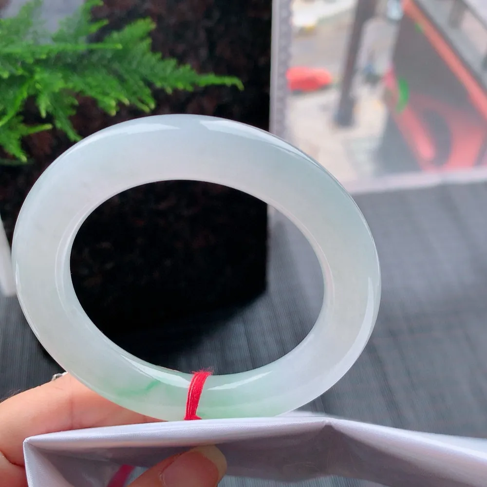 圆条高冰阳绿 无瑕 尺寸:58.7/12.7 种色俱佳