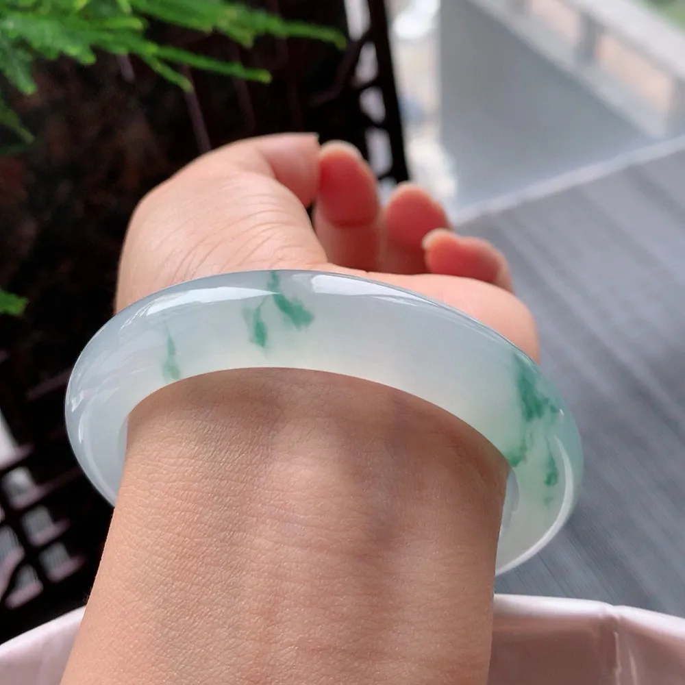 正圈冰波飘花 无瑕 尺寸:57.5/12.4/8.8 花美 种水好