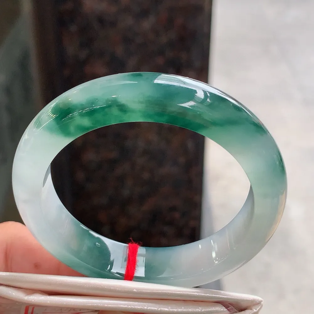 正圈高冰飘花 无瑕 尺寸:55.1/12.7/8.7 花美 种水好