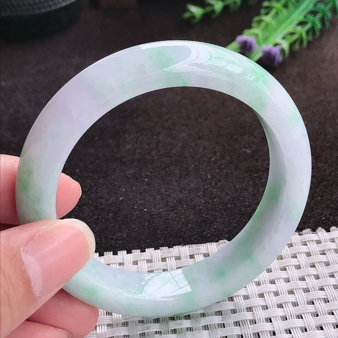 自然光55.5/12.5/9老坑精美冰润飘绿手镯宽边翡翠玉镯手环