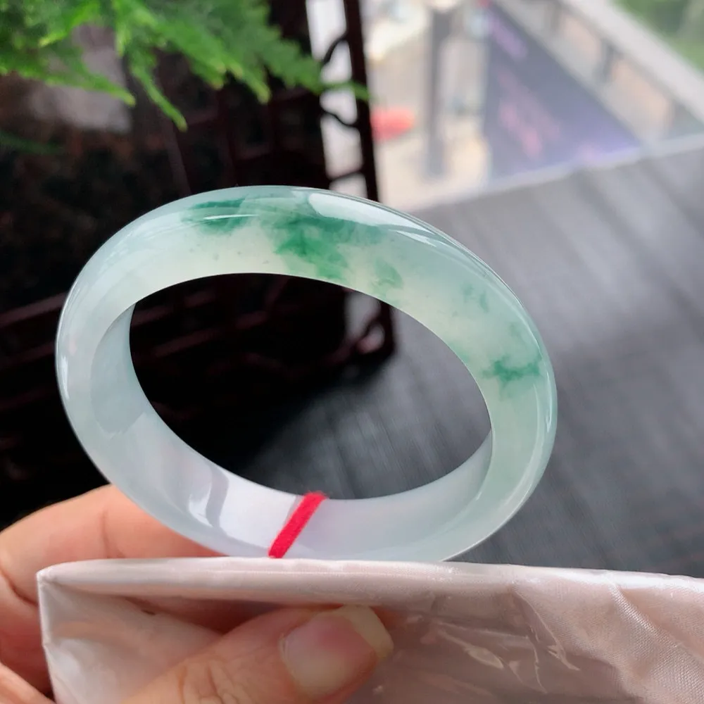 贵妃高冰飘花 无瑕 尺寸:56.1/48.2/13.2/8.2 花美 种水好