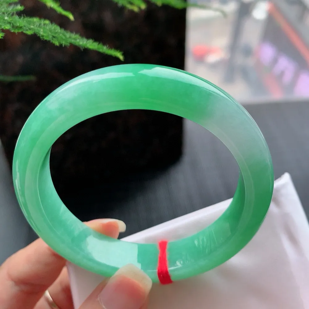 正圈一大圈阳绿 无瑕 尺寸:55.1/12.6/8.3色阳