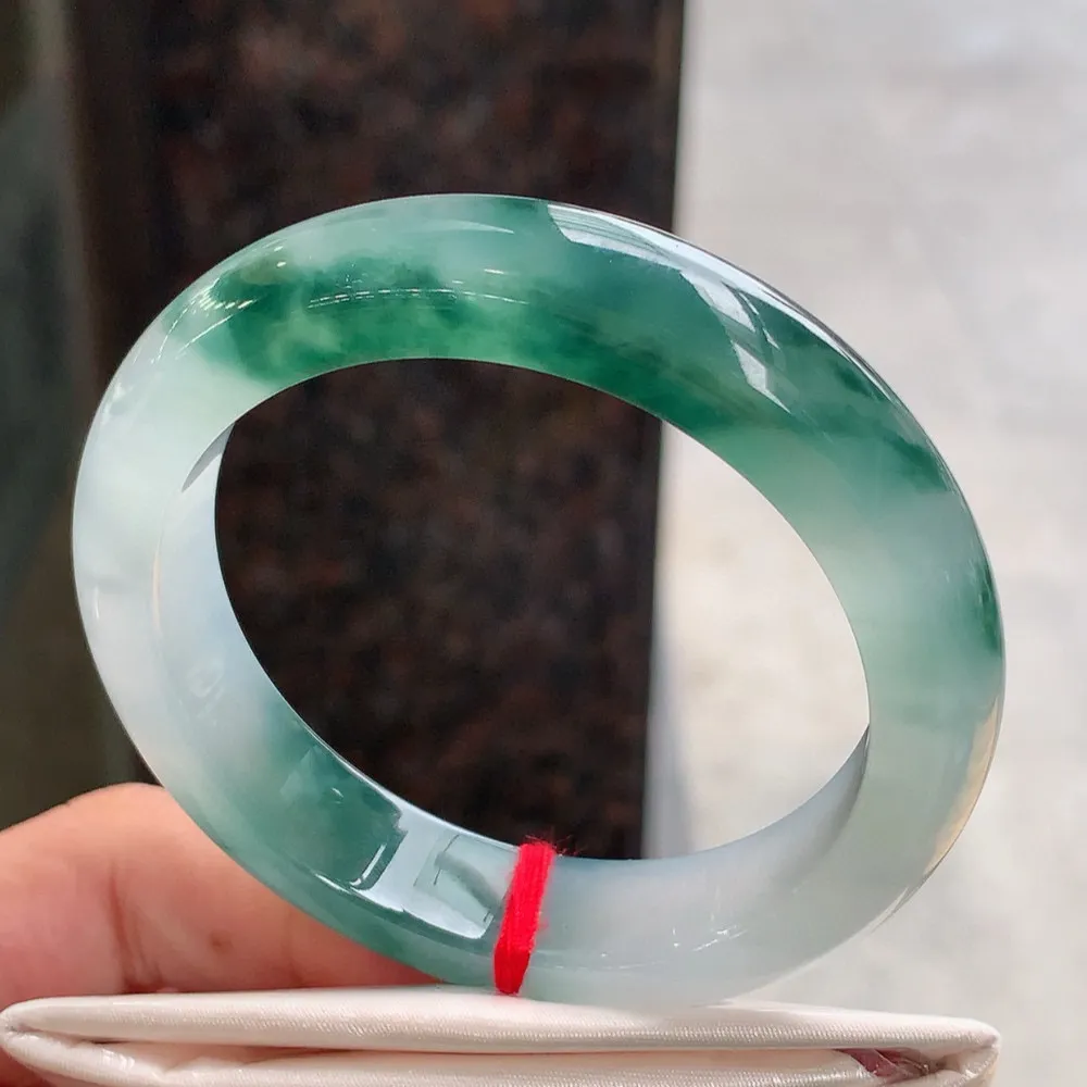 正圈高冰飘花 无瑕 尺寸:55.1/12.7/8.7 花美 种水好