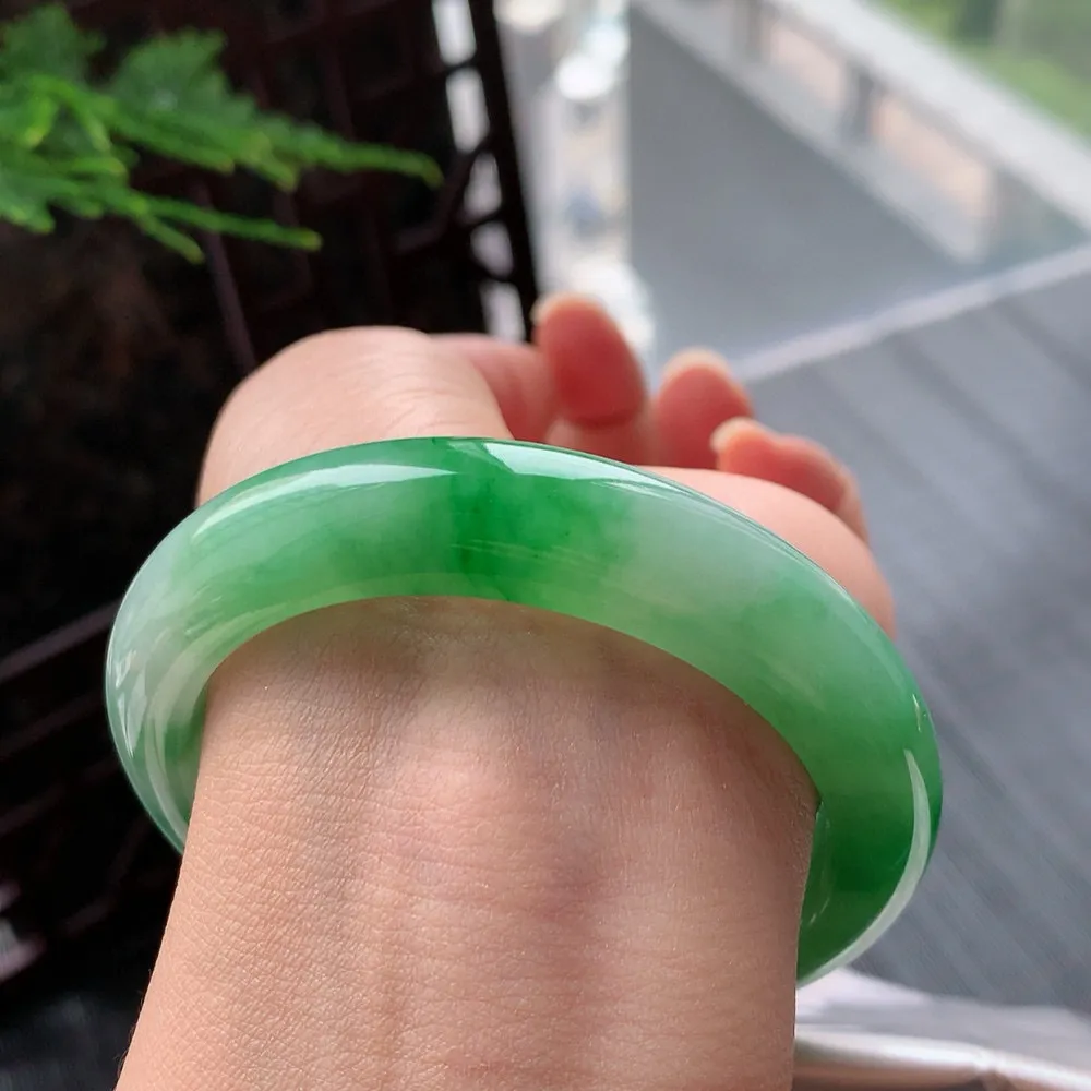 正圈冰糯翠绿 无瑕 尺寸:56.1/12.3/9 色好️️