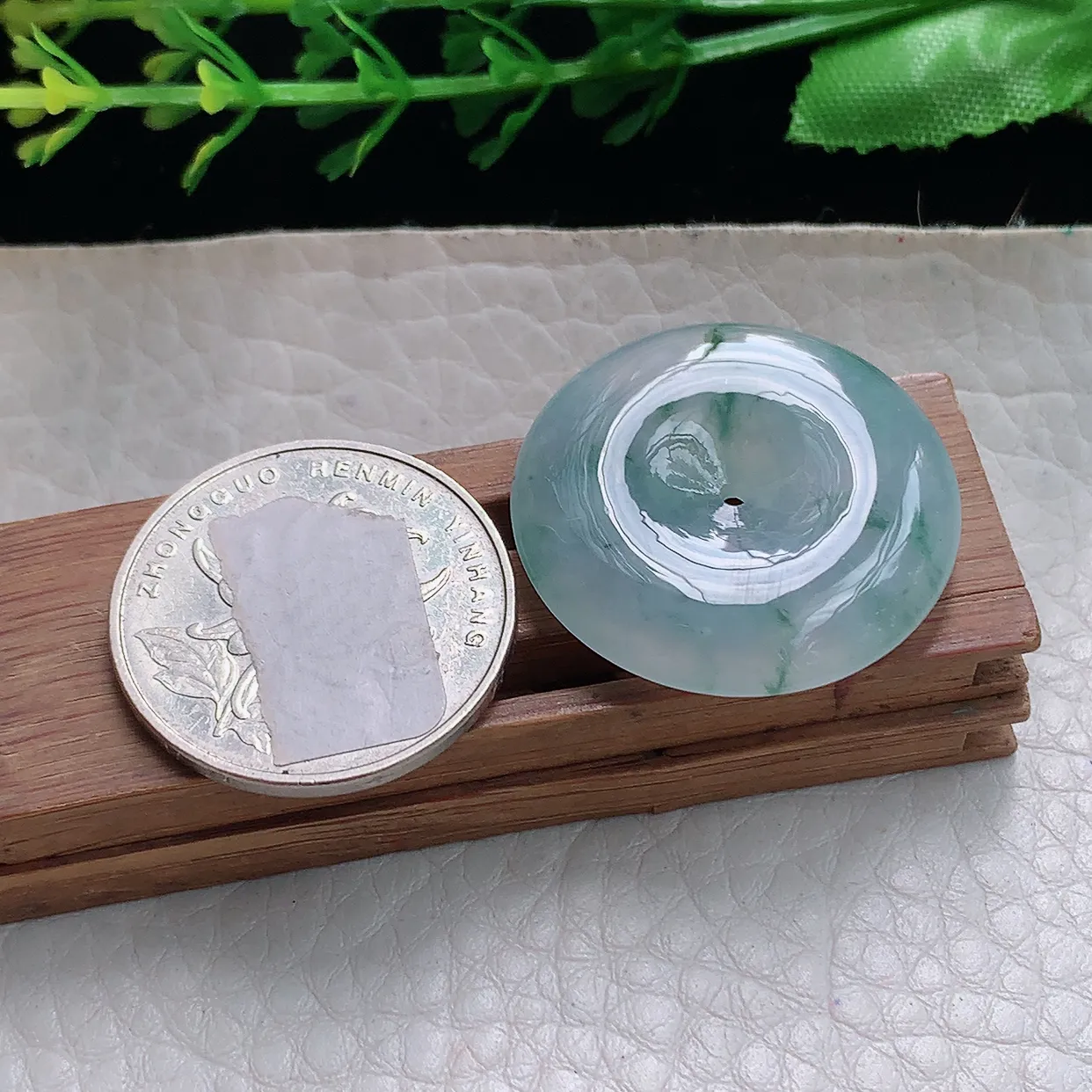 gp自然光27.6*6天然缅甸翡翠冰胶饱满飘花平安扣 玉扣玉吊坠