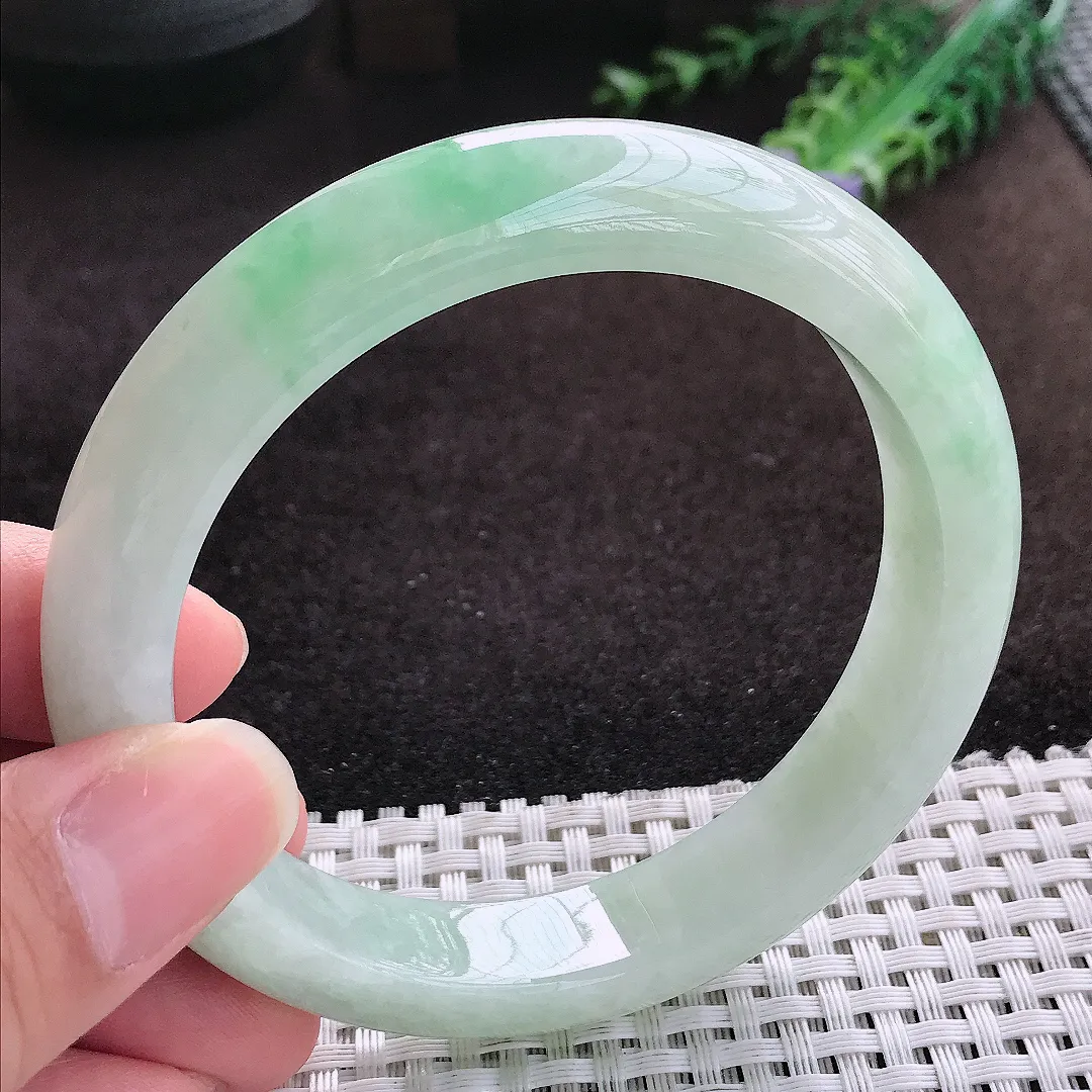 自然光62/13/9.2大圈口老坑秀气温润飘绿手镯宽边翡翠玉镯手环