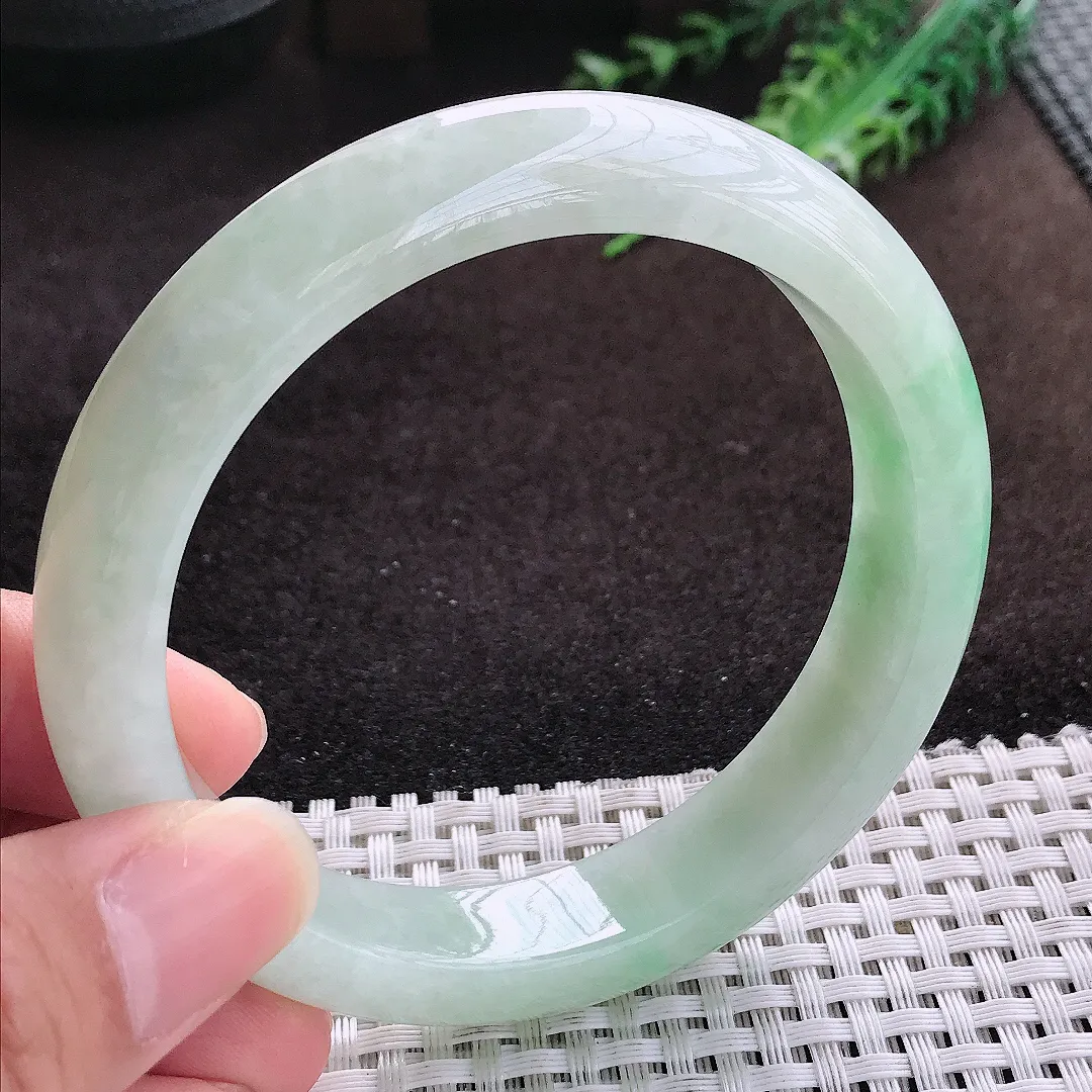 自然光62/13/9.2大圈口老坑秀气温润飘绿手镯宽边翡翠玉镯手环