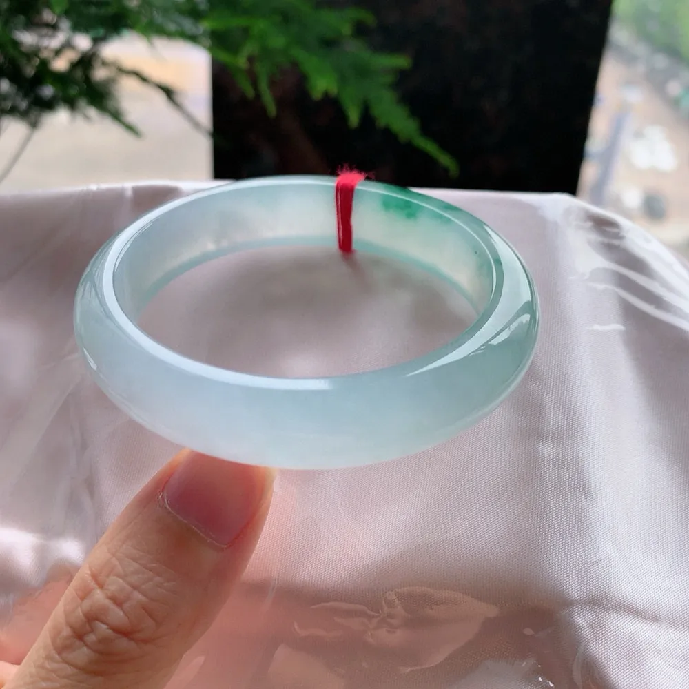 贵妃高冰飘花 无瑕 尺寸:56.1/48.2/13.2/8.2 花美 种水好