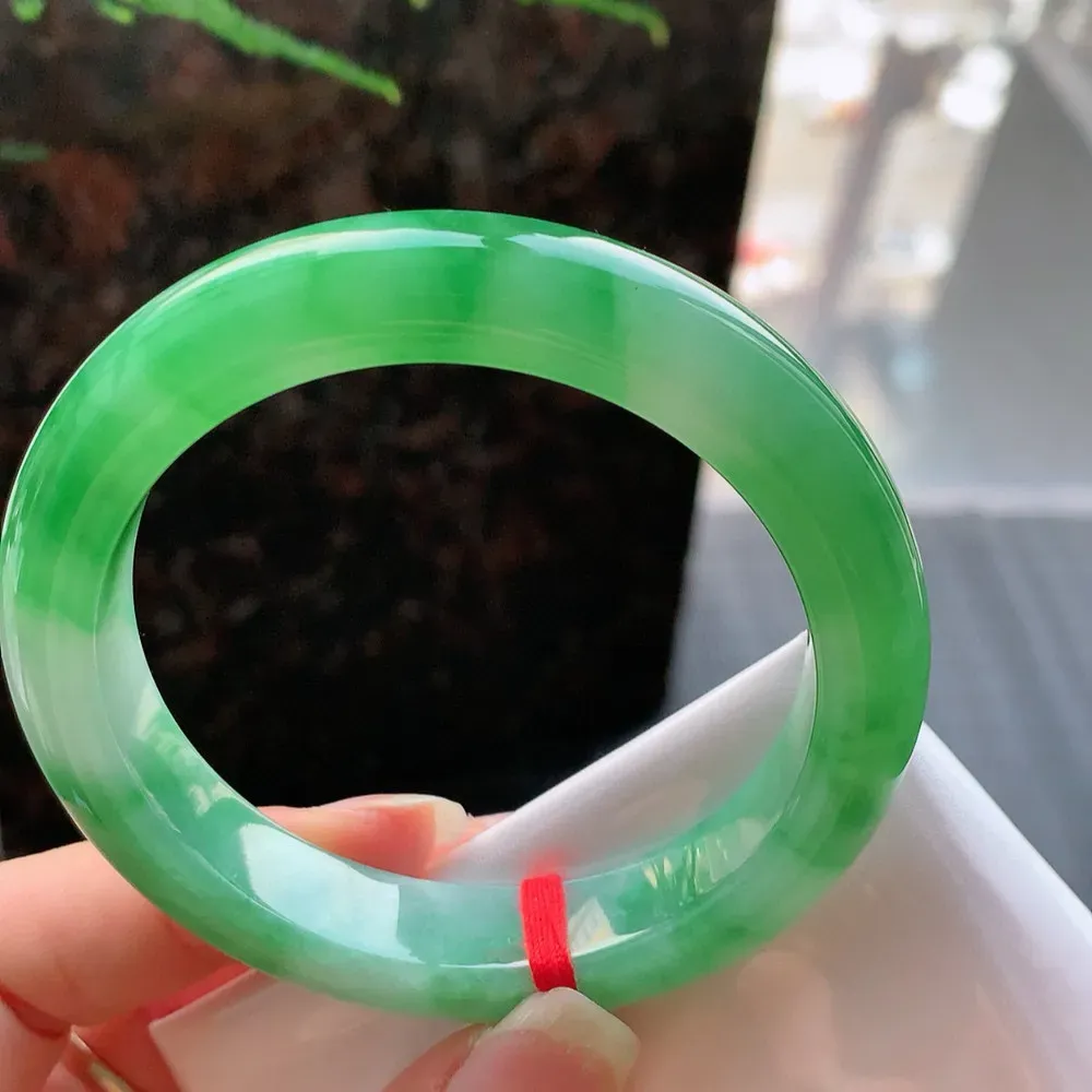 正圈高冰阳绿 无瑕 尺寸:54.8/12.2/8.9 种色俱佳🥰🥰