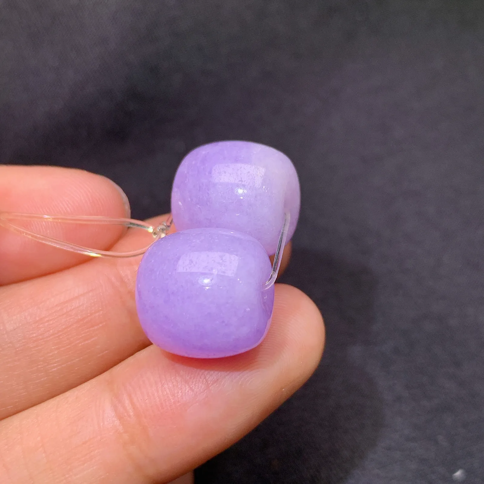 紫罗兰路路通一对，镶嵌佳品，温润细腻，颜色浓郁 尺寸12.2*13.1