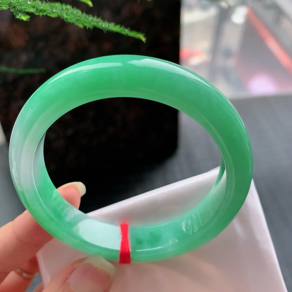 正圈一大圈阳绿 无瑕 尺寸:55.1/12.6/8.3色阳