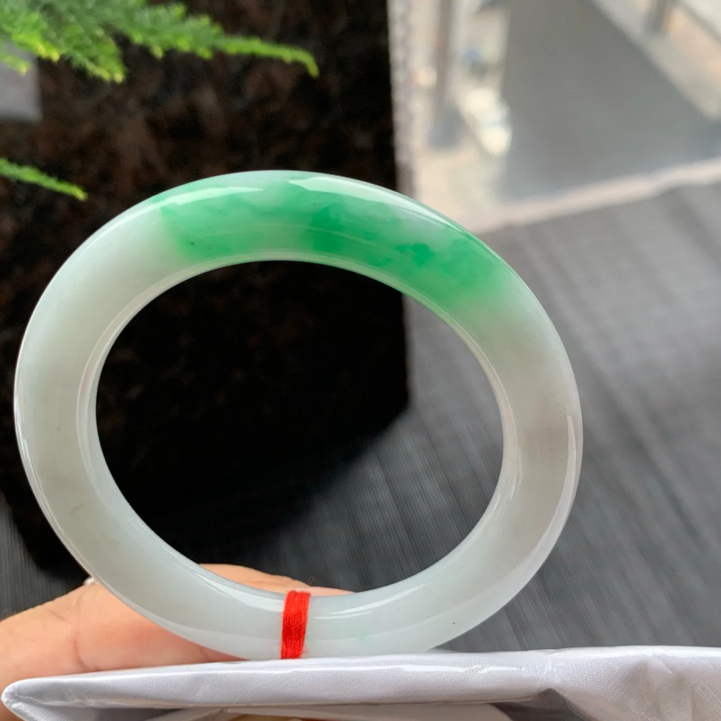 圆条冰糯阳绿 无瑕 尺寸:54.2/9.5/9.9 色好