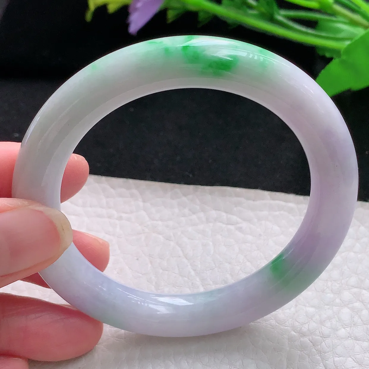 yh自然光55*9.5美人镯 天然缅甸翡翠春带彩圆条珠宝玉手镯 玉手环