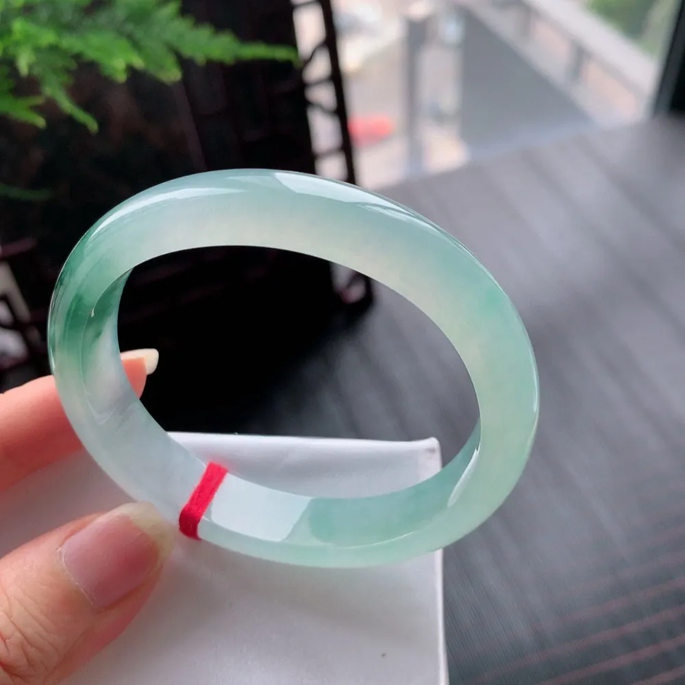 贵妃高冰飘花 无瑕 尺寸:56.1/49.1/11.9/7.4  花美 种水好