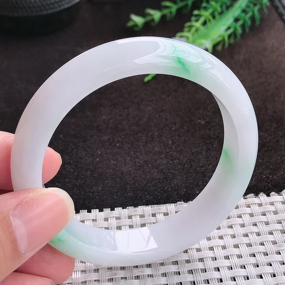 自然光56.5/12.6/8.1老坑冰润起胶白底青飘绿手镯宽边翡翠玉镯手环