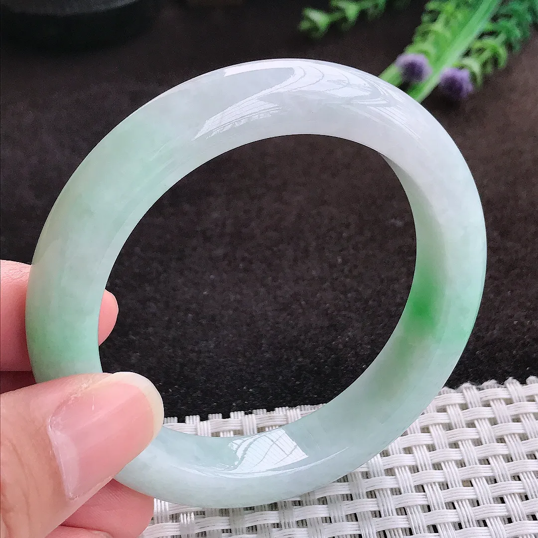 自然光55.5/12.5/9.2老坑温润飘绿手镯宽边翡翠玉镯手环