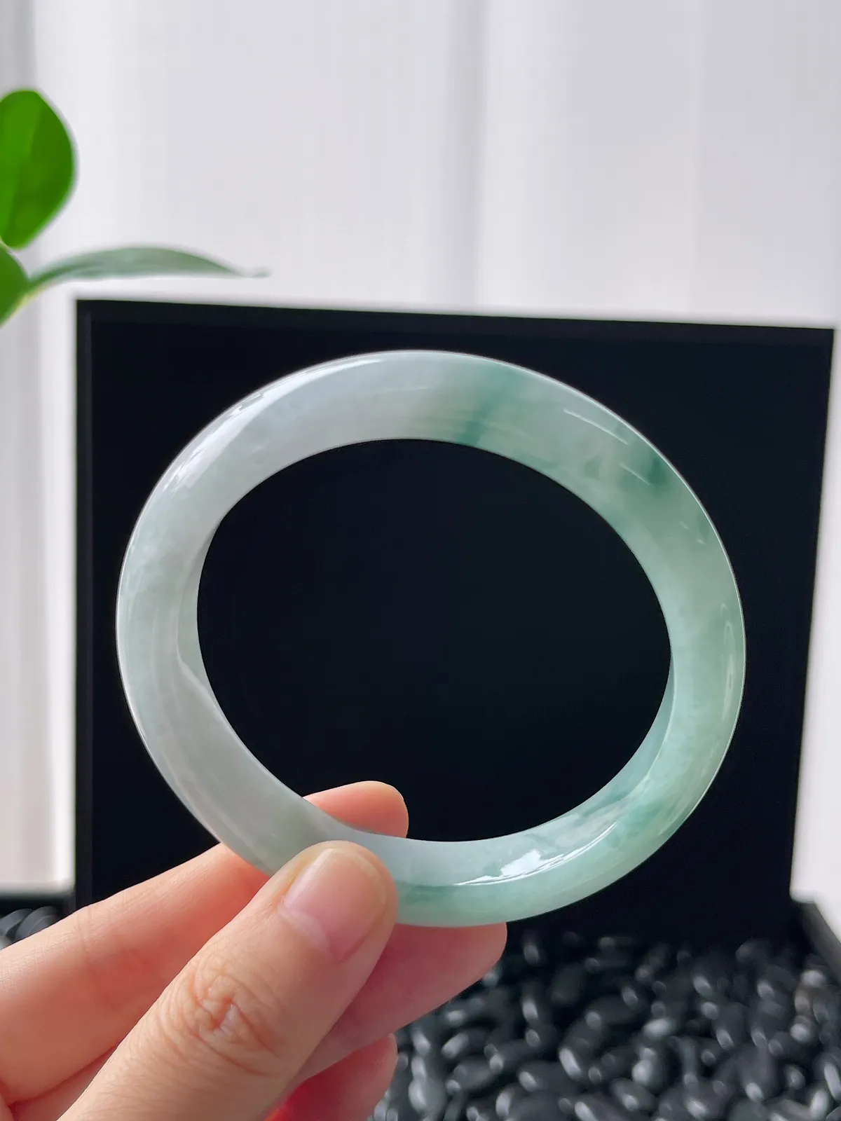 正圈56.3圈口，翡翠细糯化种飘花手镯