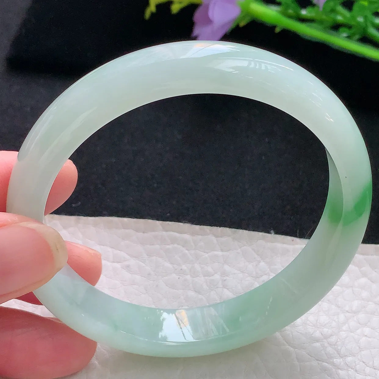 jm自然光59*12*6.8平安镯 天然缅甸翡翠飘绿秀气正圈珠宝玉手镯 美人镯