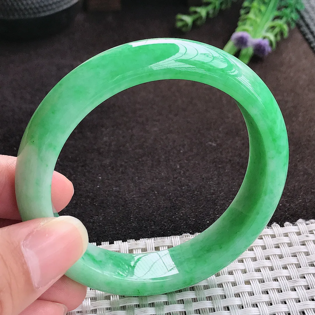 自然光57.5/13.7/8.6老坑精美温润满绿阳绿手镯宽边翡翠玉镯手环