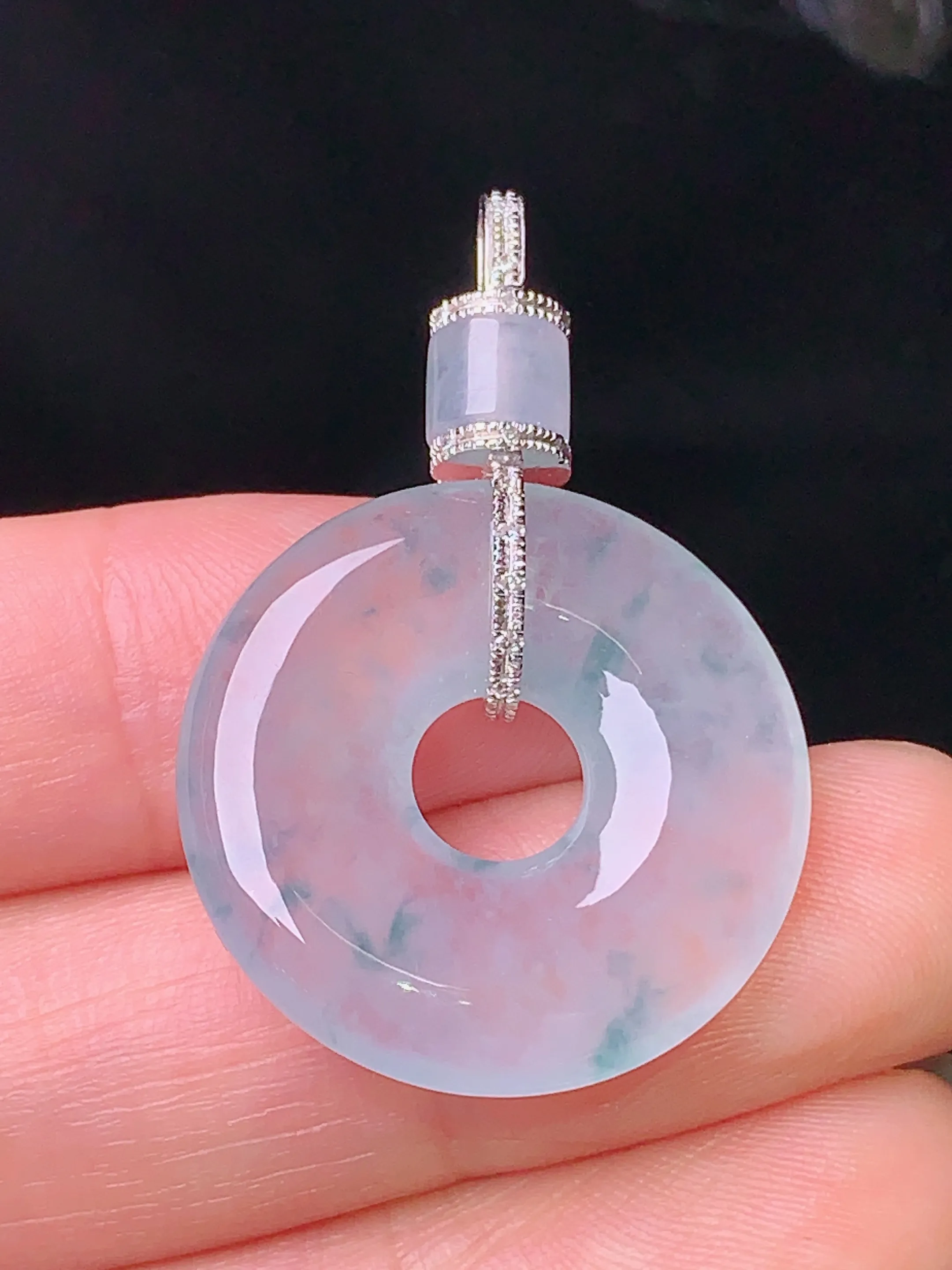 18k金钻镶嵌冰种平安环吊坠 玉质细腻 水润亮眼 色泽艳丽 整体尺寸35.2*23.3*4.2