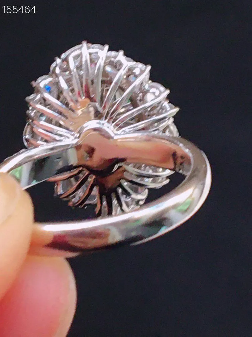 冰种阳绿蛋面戒指、真金真钻镶嵌，种水好，玉质细腻 .裸石尺寸 10.6*8.9