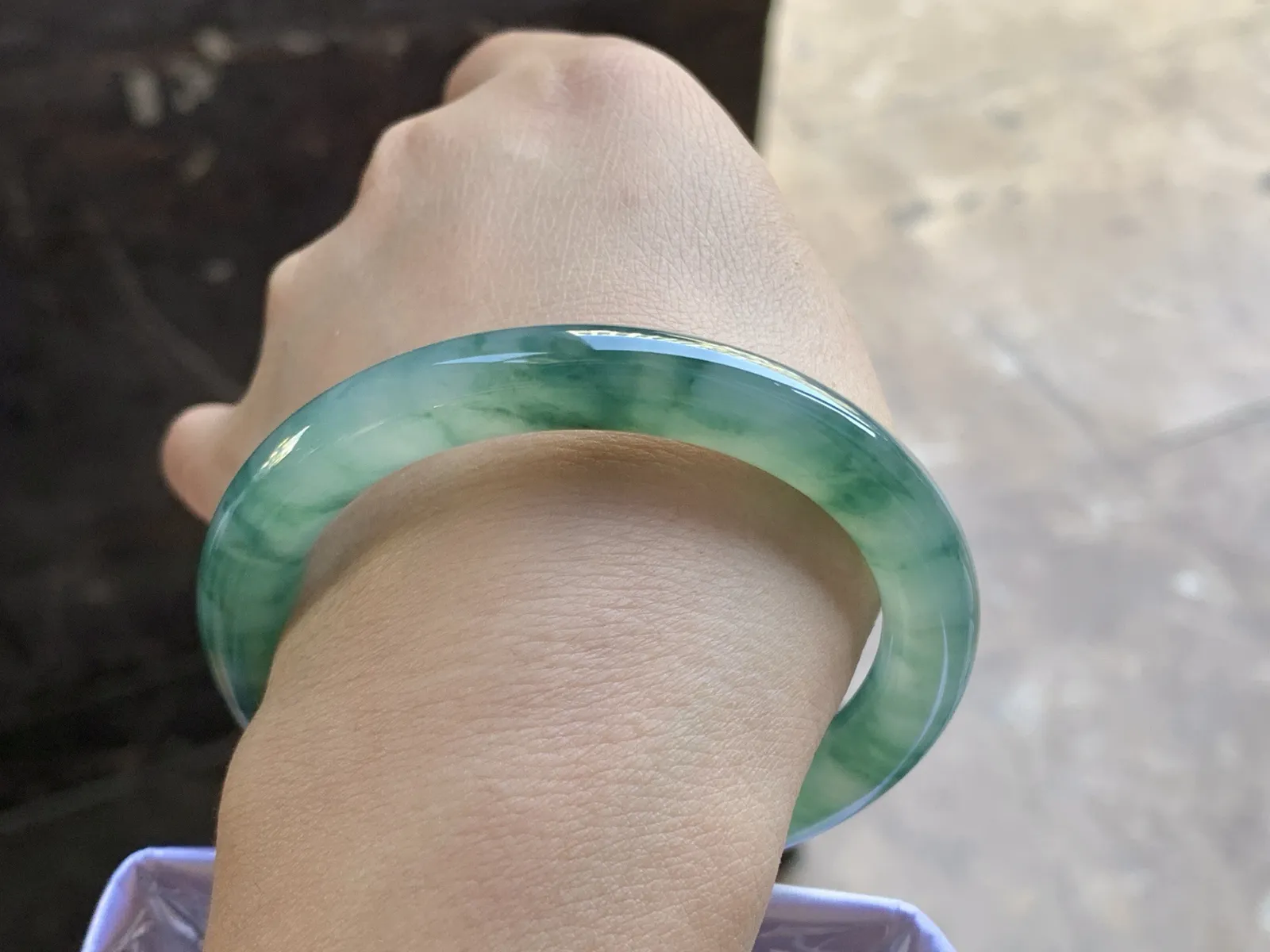 54.5-8.8

飘花圆条手镯^_^玉质温润