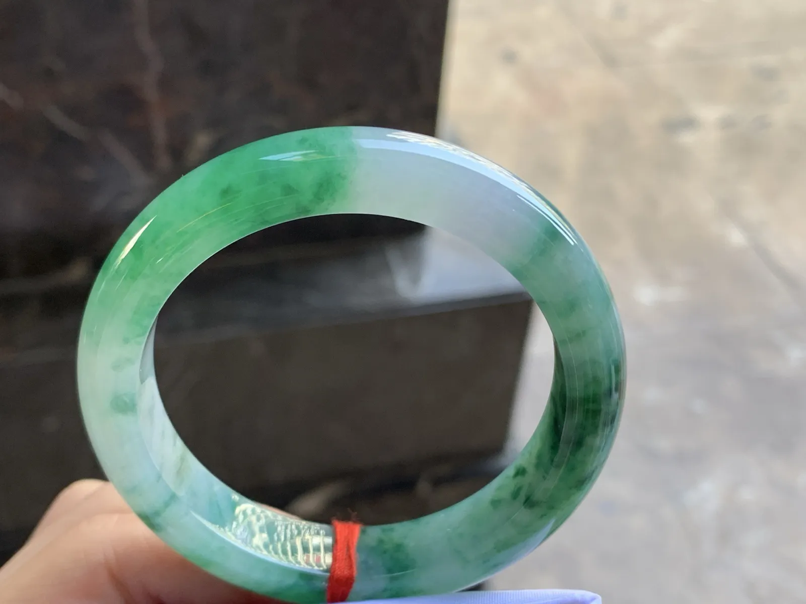 55.5-12.1-9

阳绿色手镯^_^色阳 玉质温润