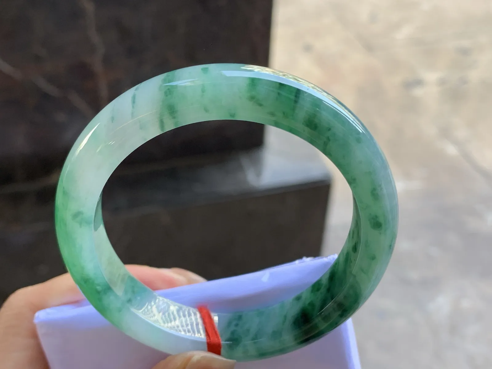 55.5-12.1-9

阳绿色手镯^_^色阳 玉质温润