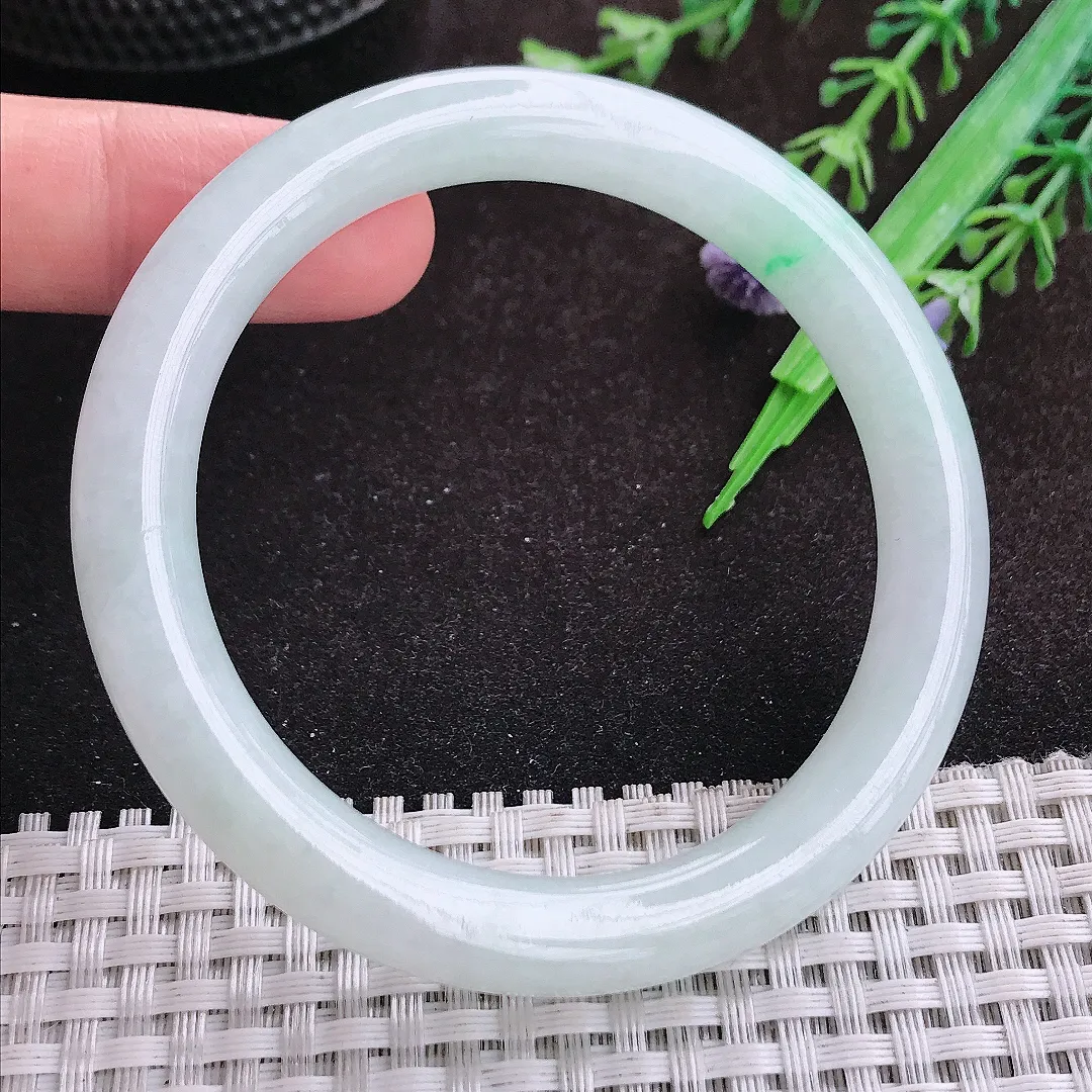自然光55/8.9/8.6老坑秀气冰润飘绿圆条手镯翡翠玉镯手环