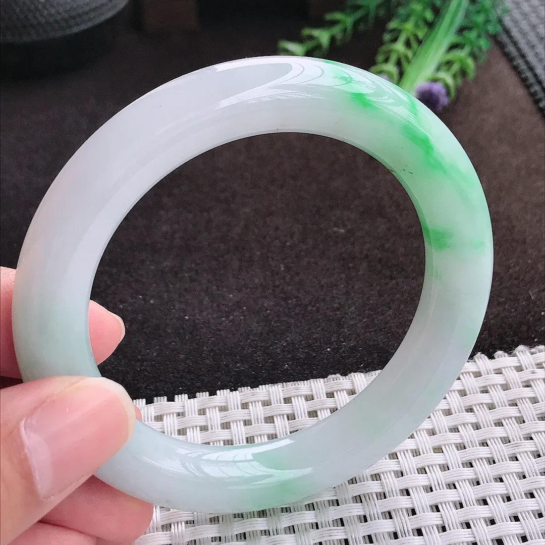 自然光55.5/10.5/10.7老坑精美温润飘阳绿圆条手镯翡翠玉镯手环