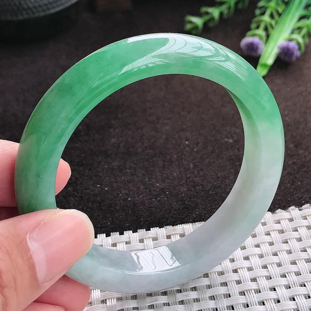 自然光54/12.4/8.7老坑精美冰润飘绿手镯宽边翡翠玉镯手环