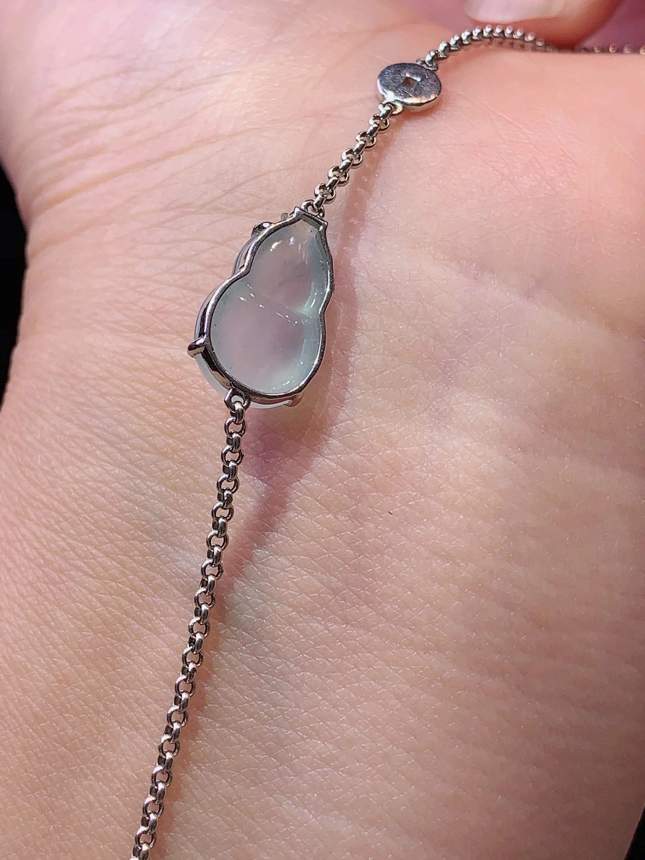 18k金镶嵌冰种葫芦手链 玉质细腻 色泽艳丽 水润亮眼  裸石尺寸13.8*8.6*5