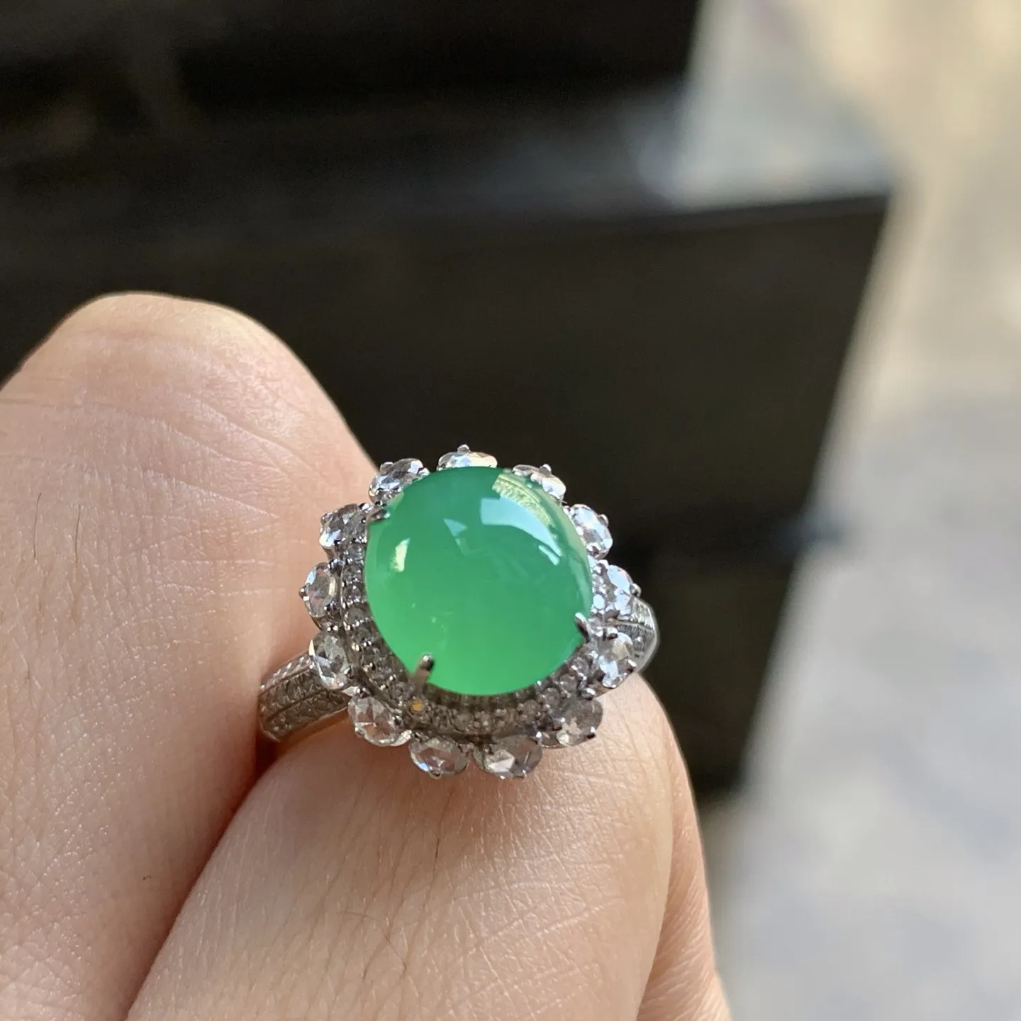 金钻镶嵌冰绿戒指^_^水润冰透