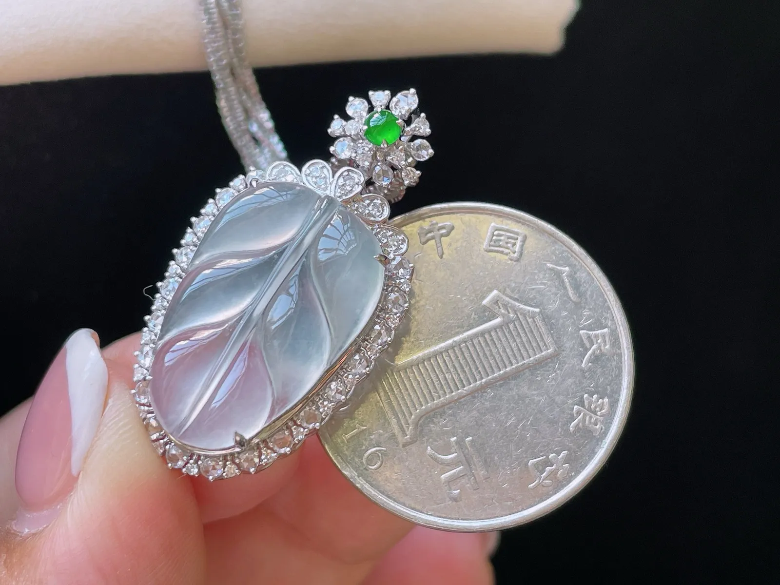 18K 冰种·叶子

整32.3-17.4-8.1
裸20-13.4-3