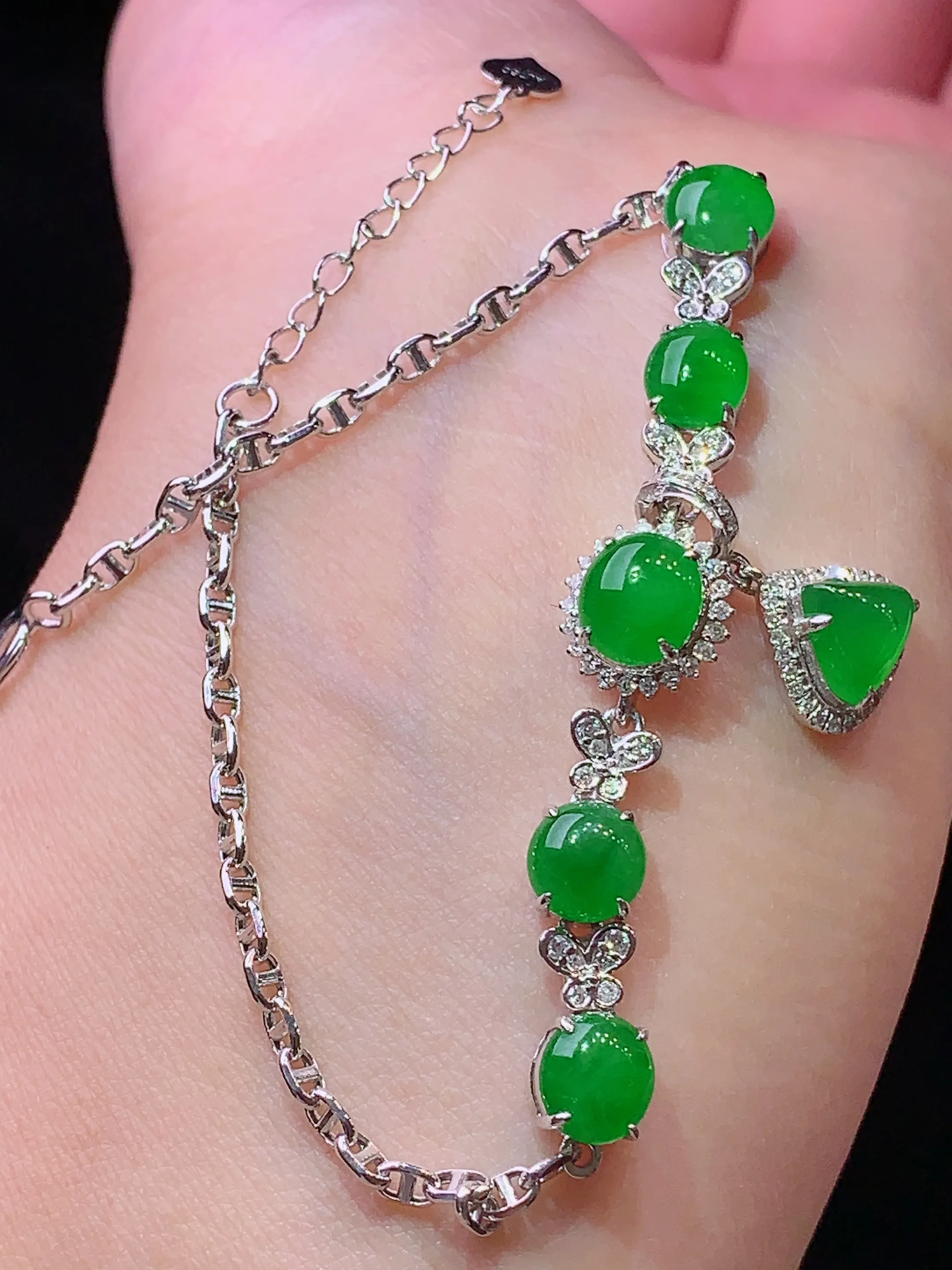 18k金钻镶嵌满绿蛋面吊坠两用款 玉质细腻 水润亮眼 色泽艳丽 整体尺寸55.8*9*5.7