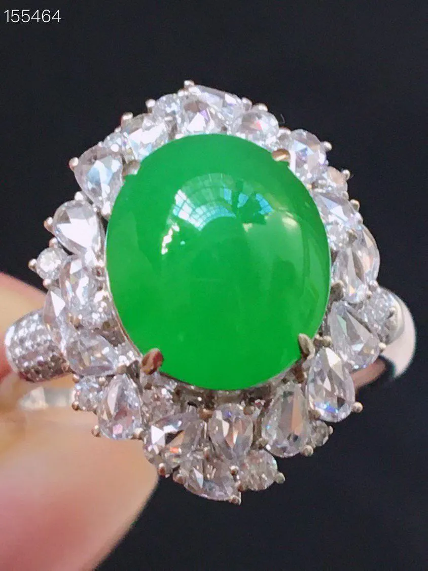 冰种阳绿蛋面戒指、真金真钻镶嵌，种水好，玉质细腻 .裸石尺寸 10.6*8.9