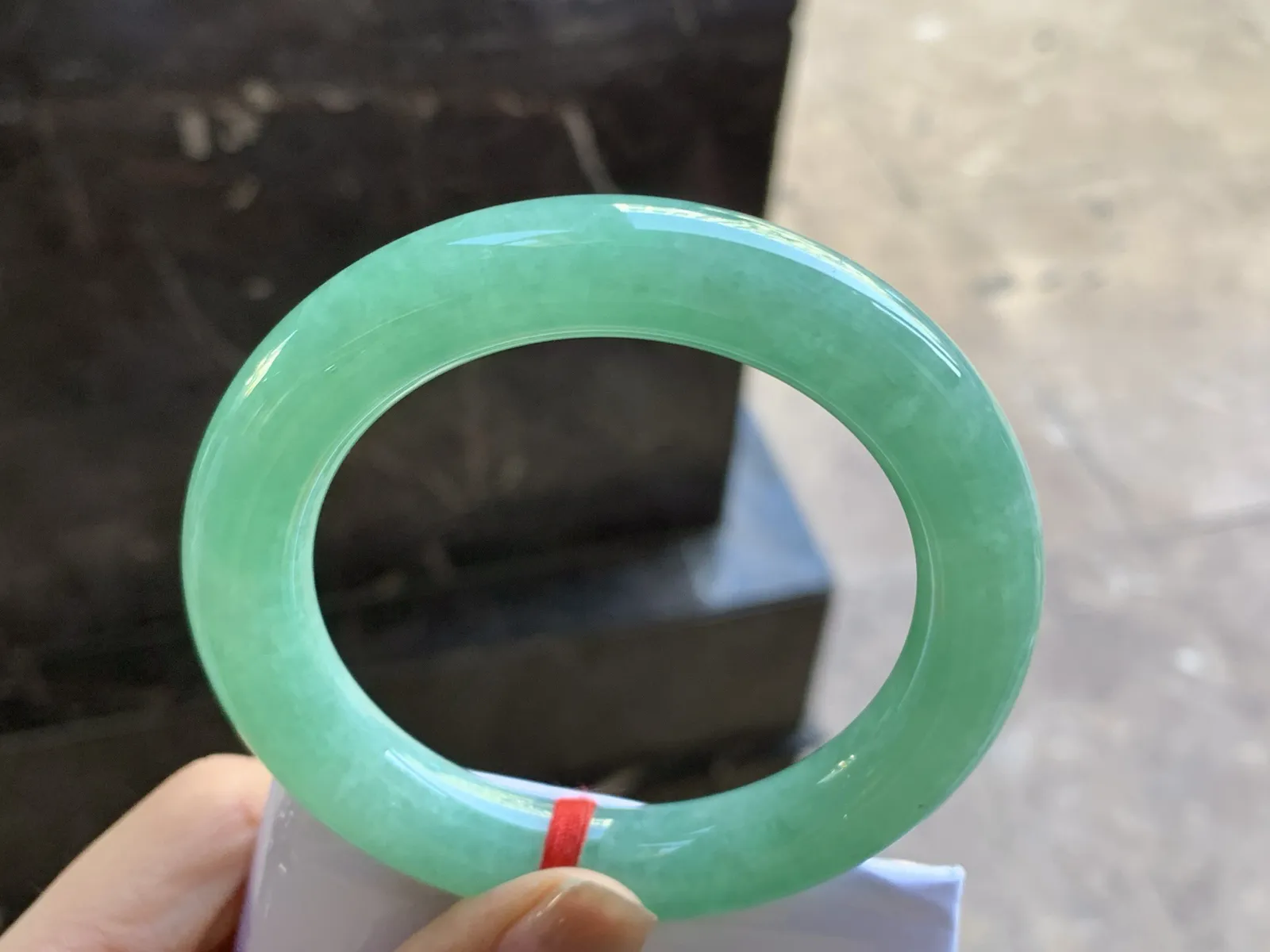 57-11.7

阳绿色圆条手镯^_^色阳 玉质温润