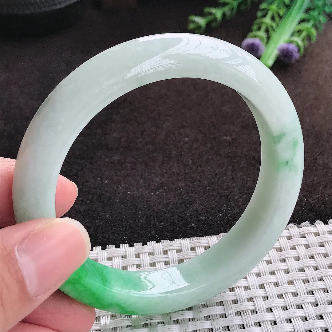 自然光56.5/12.3/9老坑精美温润飘阳绿手镯宽边翡翠玉镯手环