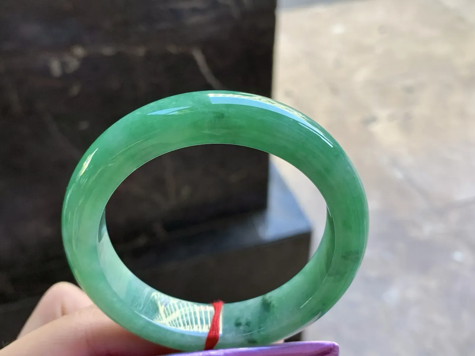 55-12.9-9.1

浓绿色手颜色鲜艳 玉质温润