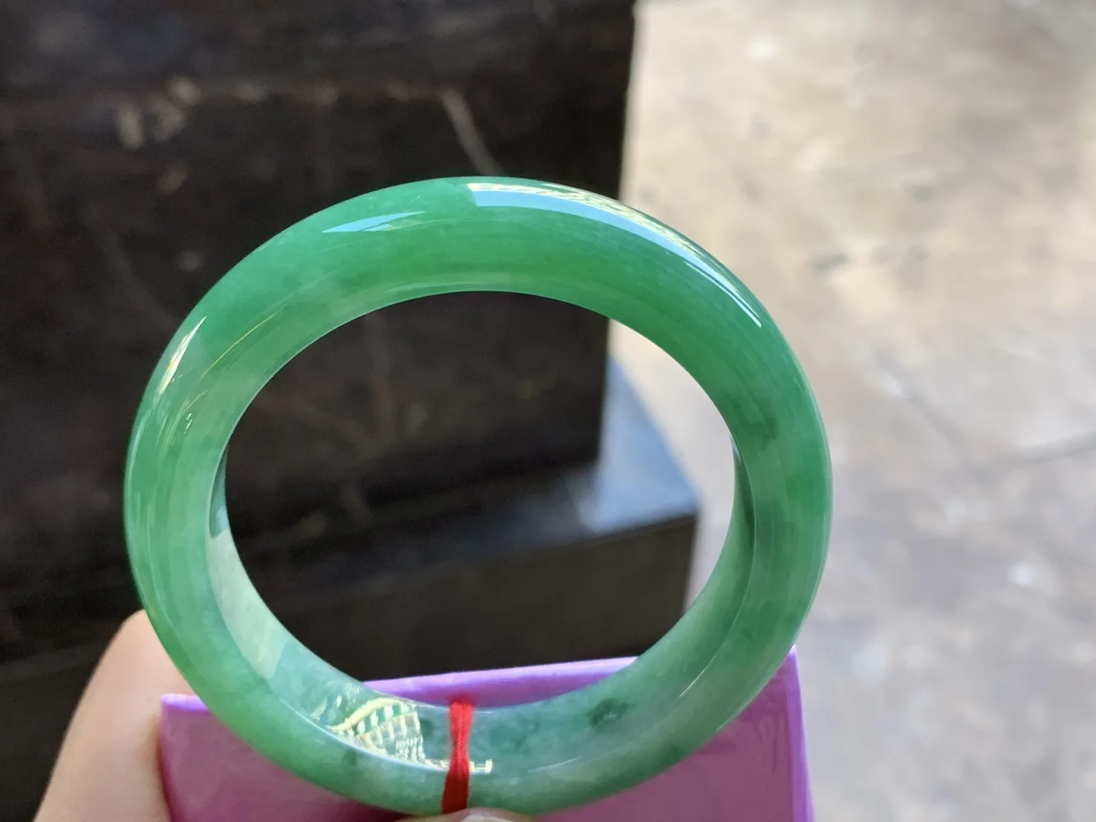 55-12.9-9.1

浓绿色手颜色鲜艳 玉质温润