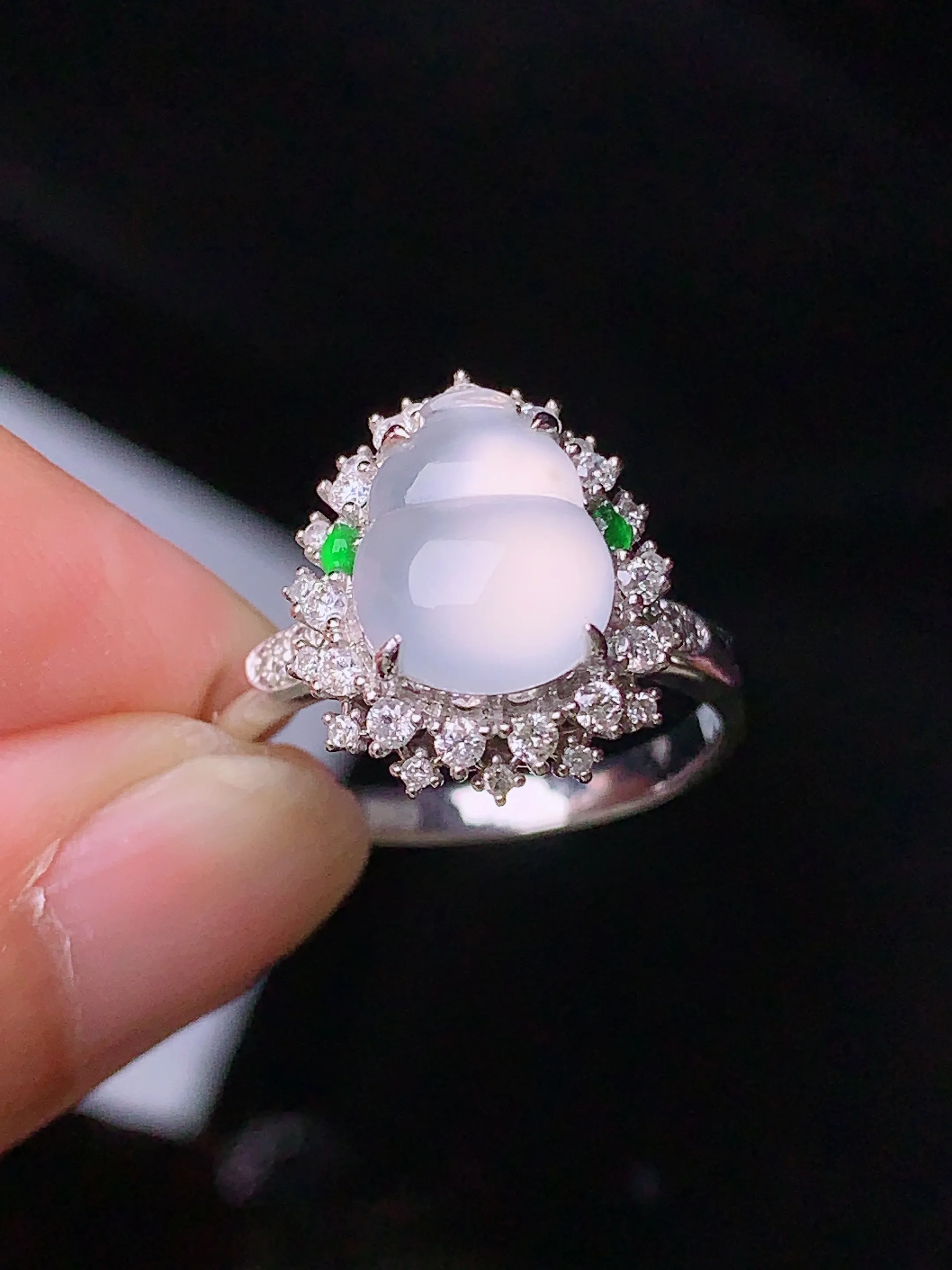 18k金钻镶嵌冰种葫芦戒指 玉质细腻 水润亮眼  圈口14.5 整体尺寸14.5*12.5*9.8